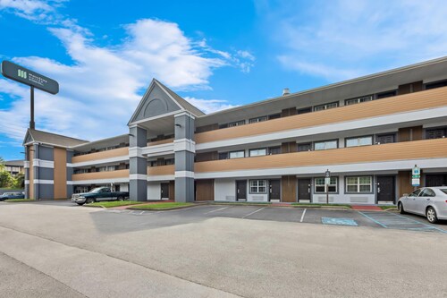 Mainstay Suites Knoxville - Cedar Bluff