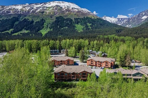 Girdwood Getaway  - Hot tub with a View!