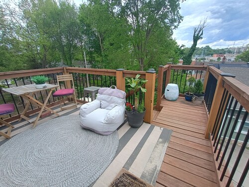 Newly Renovated Stylish 3rd Floor Apartment 5 mins from Country Club Plaza