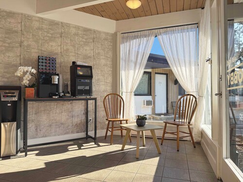 Departure Bay Motel