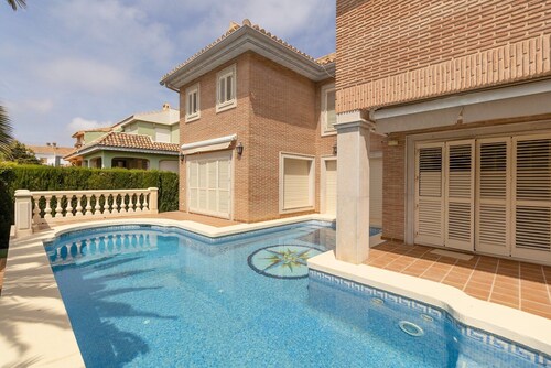 GuestReady - Steps to the Mediterranean Sea