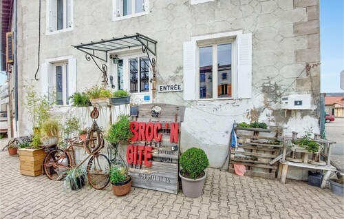 Awesome home in Margerie-Chantagret