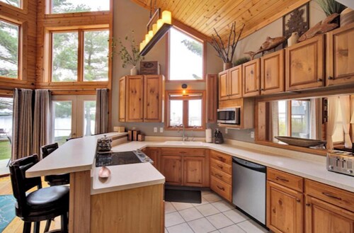 Lakefront home < 1 hour to The WI Dels and 8 min to Sand Valley Golf resort