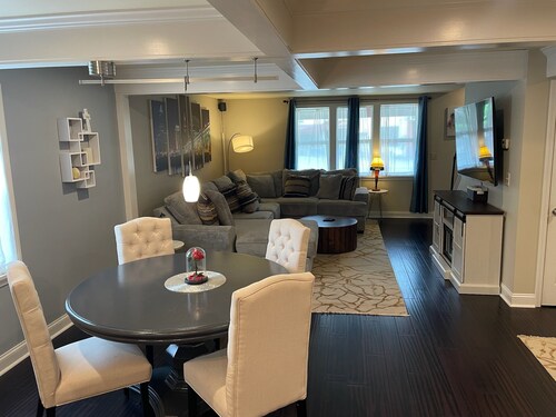 NEW~ "The Wolf of Tremont"-Golf Simulator,85 in tv, Pool Table+Shuffleboard!!!