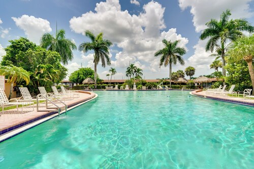 Naples Oasis with Screened Porch and Tennis Court!
