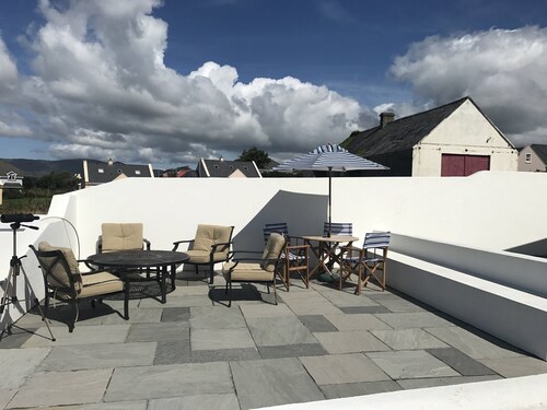 Family Beach House Located Within a Short Stroll of Waterville