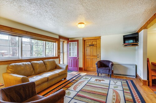 Secluded Stonewall Cabin w/ Mountain View!