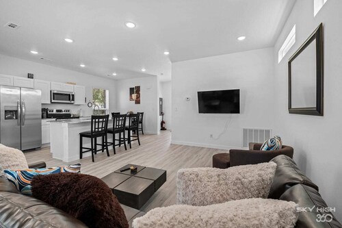 Pacific Palace-2bed/2.5bath Home in Centerton