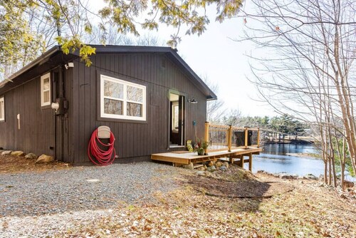The Old Kettle Cabin with Hot Tub
