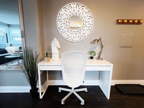 Chic Stay in Wortley – Walk to Downtown & Parks