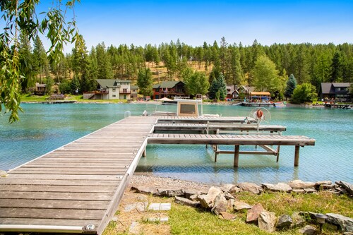 Convenient home with lake and dock access