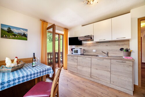 Ferienwohnung 'Fichtenhof Enzian' mit Bergblick, Gemeinschaftsgarten und WLAN