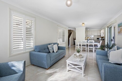 Sunset at Gibbon - Great well appointed Townhouse in the Village