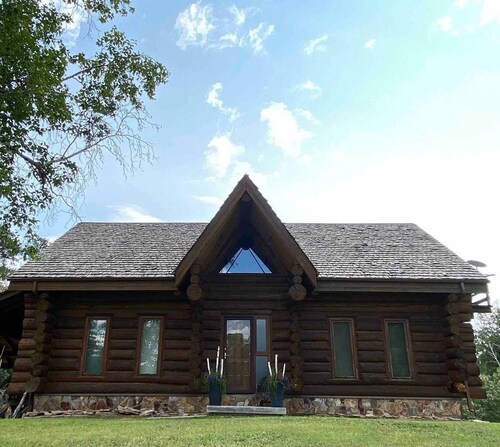 The Lodge--Unique log home on the banks of the river