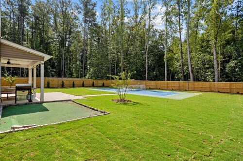 Pickleball, Arcade & Poker Retreat Near Pinehurst!