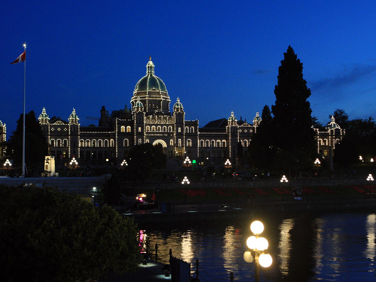 Victoria night