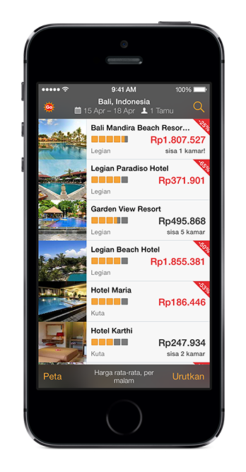 Tablet menampilkan hasil hotel di aplikasi