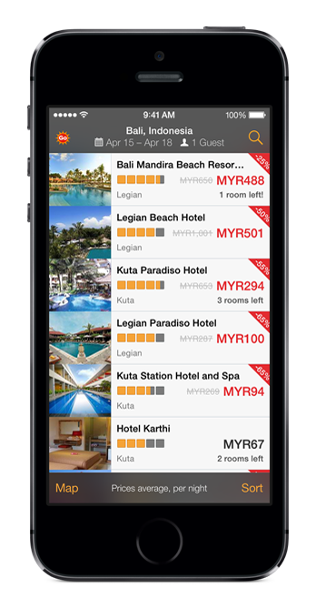 Tablet menunjukkan hasil hotel pada apl
