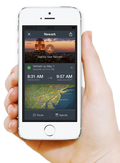 Mobiele telefoon met een reisplan op de app