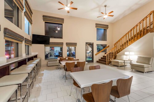 The 10 Best Hotels In Lyons For 2019 Expedia Super 8 By Wyndham Longmont Twin Peaks
