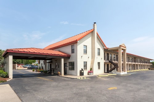 The 10 Best Hotels In Luckenbach For 2019 Expedia Super 8 By Wyndham Fredericksburg