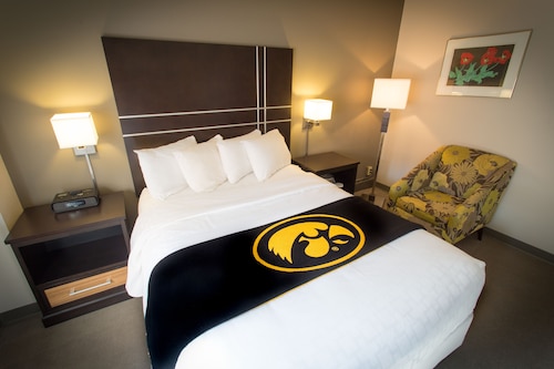 The 10 Best Hotels In Iowa City Cedar Rapids For 2019 Iowa House Hotel