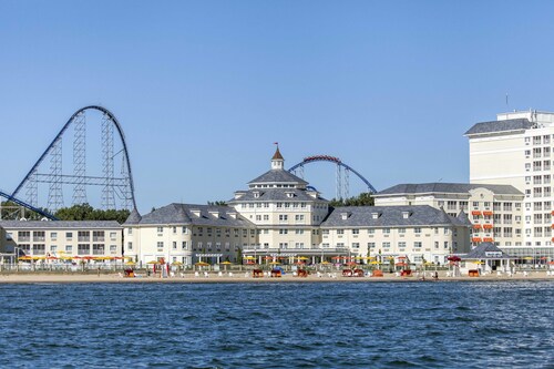 10 Best Hotels Closest To Cedar Point In Sandusky For 2019 Expedia Cedar Point S Hotel Breakers