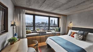 2 bedrooms, hypo-allergenic bedding, minibar, in-room safe