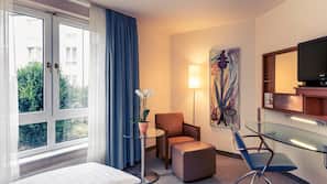 Hochwertige Bettwaren, Minibar, Zimmersafe, Schreibtisch