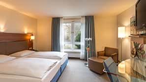 Hochwertige Bettwaren, Minibar, Zimmersafe, Schreibtisch