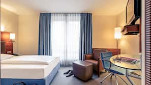 Hochwertige Bettwaren, Minibar, Zimmersafe, Schreibtisch