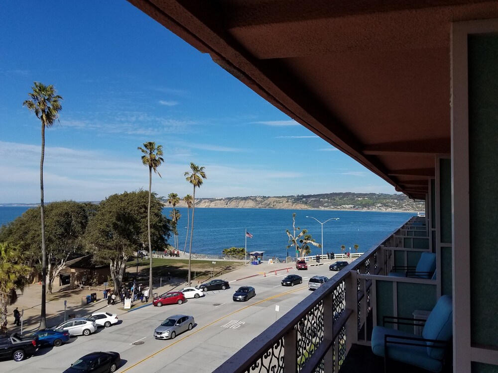 La Jolla Cove Suites