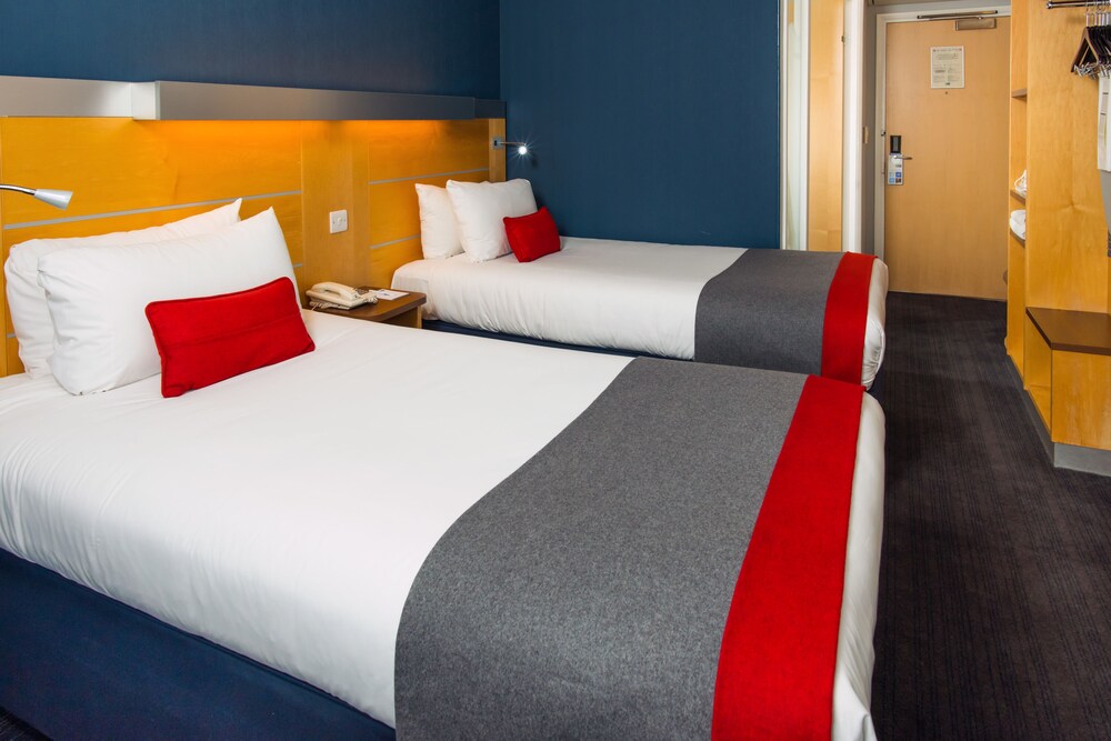 Holiday Inn Express Hemel Hempstead, an IHG Hotel