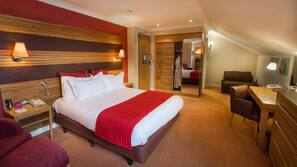 Egyptian cotton sheets, premium bedding, in-room safe, desk