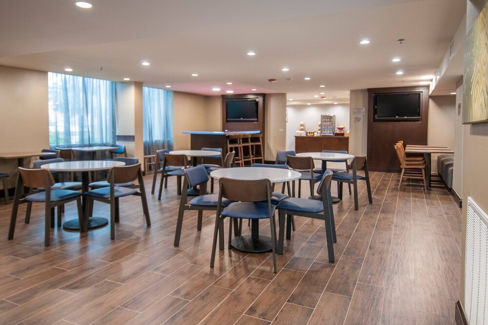 Fairfield Inn & Suites Dallas DFW Airport South/Irving