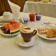Comida y bebida