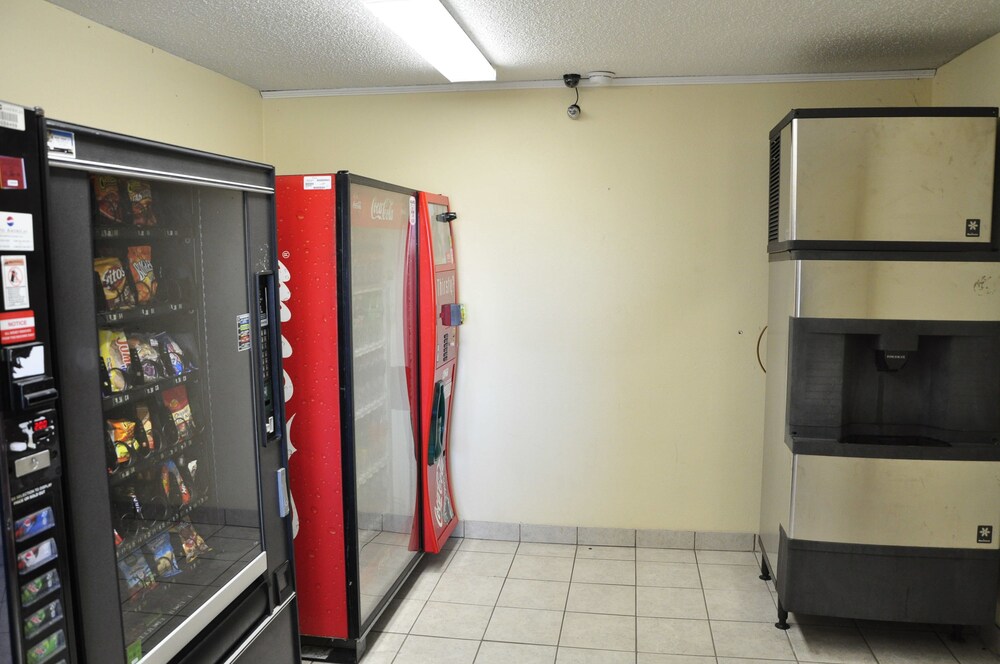 Vending machine, Motel 6 Little Rock, AR - Airport