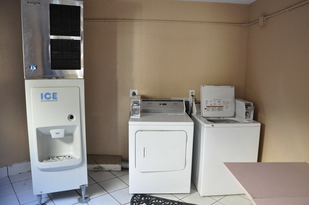 Laundry room, Motel 6 Little Rock, AR - Airport