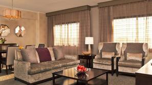 Premium bedding, in-room safe, desk, laptop workspace