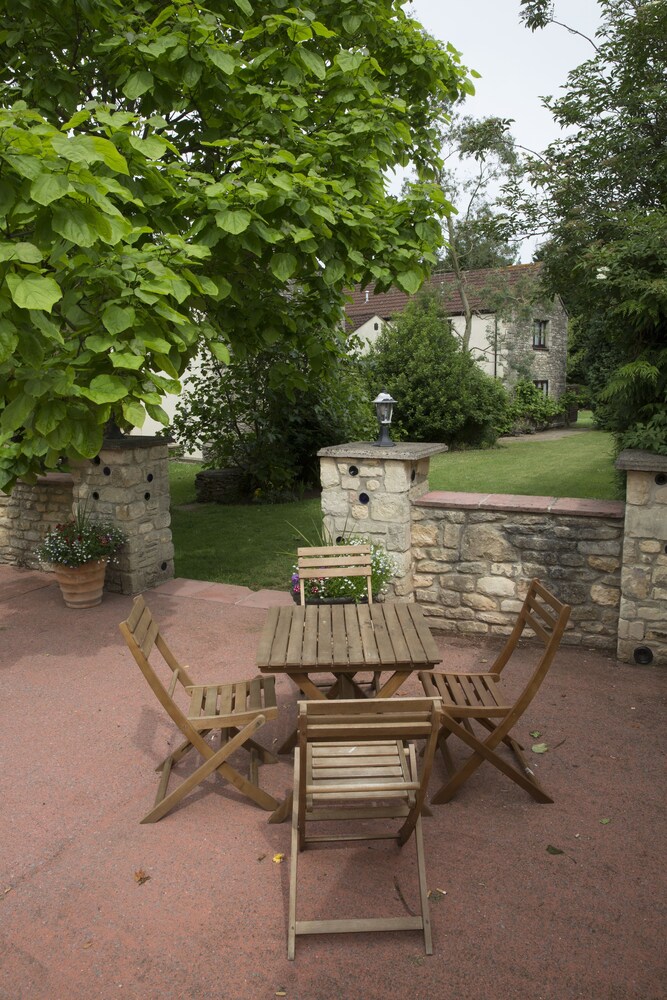 Terrace/patio, Best Western Compass Inn