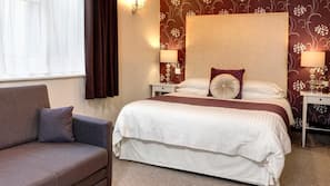 Minibar, in-room safe, desk, iron/ironing board