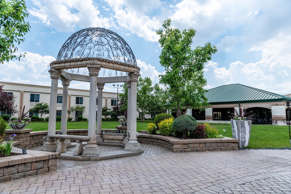 BBQ/picnic area, Clarion Inn Elmhurst - Oak Brook near I-88, I-290, I-294