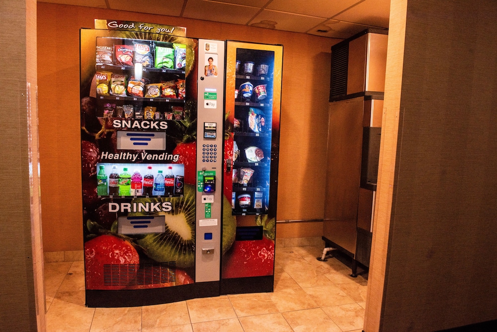 Vending machine, Clarion Inn Elmhurst - Oak Brook near I-88, I-290, I-294