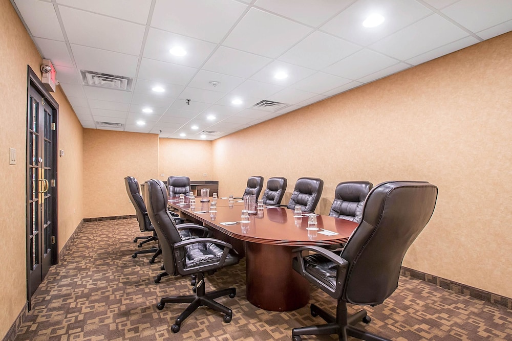 Meeting facility, Clarion Inn Elmhurst - Oak Brook near I-88, I-290, I-294