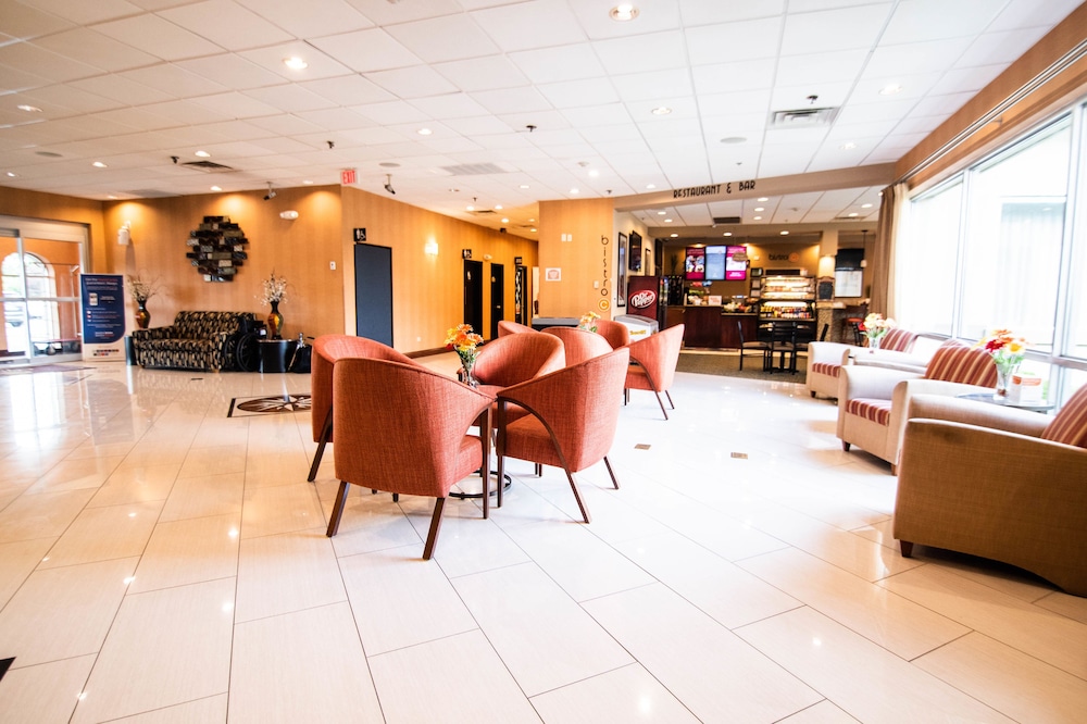 Lobby sitting area, Clarion Inn Elmhurst - Oak Brook near I-88, I-290, I-294