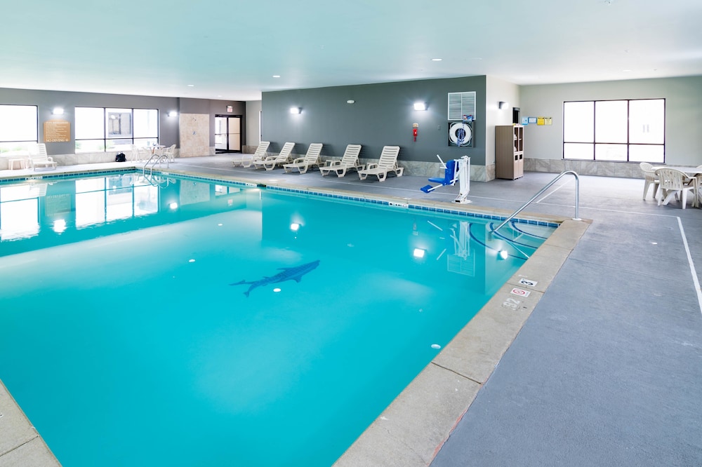 Indoor pool, Clarion Inn Elmhurst - Oak Brook near I-88, I-290, I-294