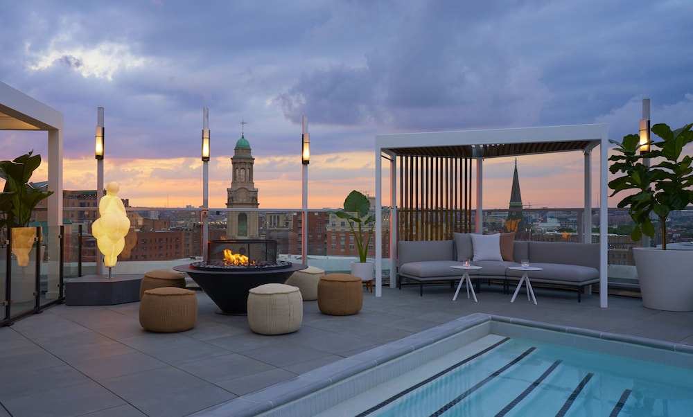 Rooftop pool, Hotel Zena, a Viceroy Urban Retreat