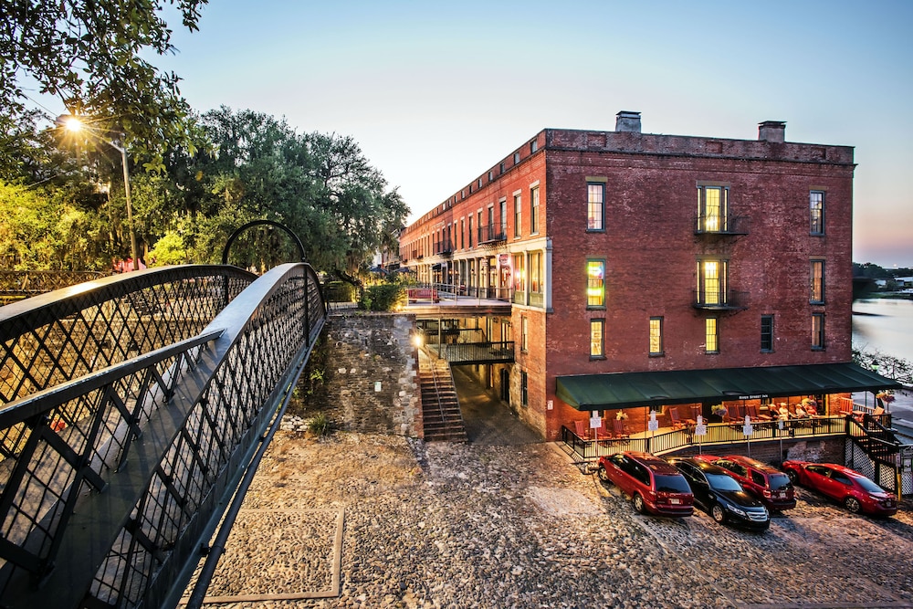 Savannah historic district. Street rivers. Ривер стрит. Street rivers. Savannah, ga.