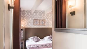 Premium bedding, in-room safe, free WiFi, wheelchair access