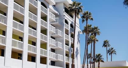 Holiday Inn Hotel & Suites Phoenix - Mesa / Chandler, an IHG Hotel